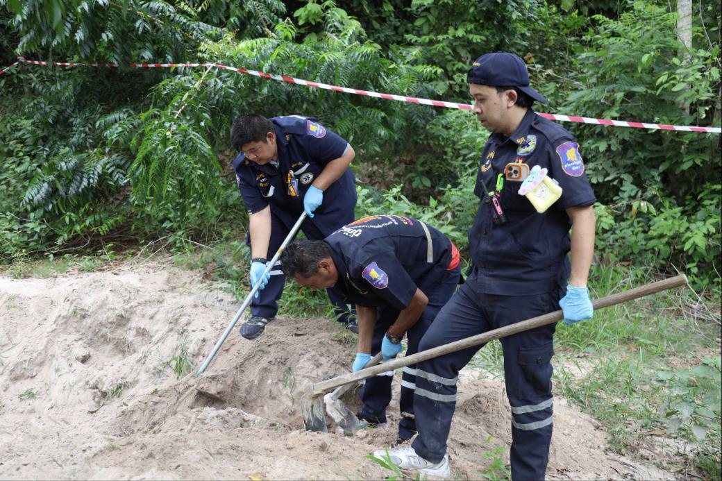 Pattaya news photograph of rescue workers and officials digging at a taped-off forest site in Huai Yai, Chonburi, during the search for two missing Russian siblings near Pattaya Thailand