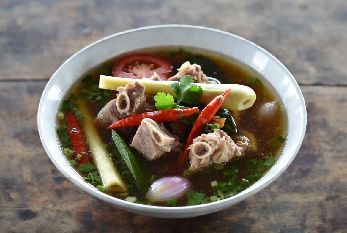 Tom Saap — hot and sour pork rib soup